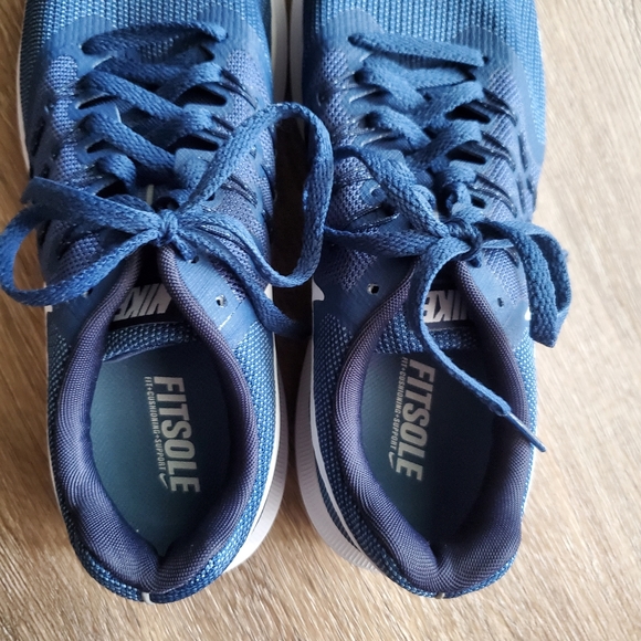 Women's Nike Shoes - Picture 5 of 9